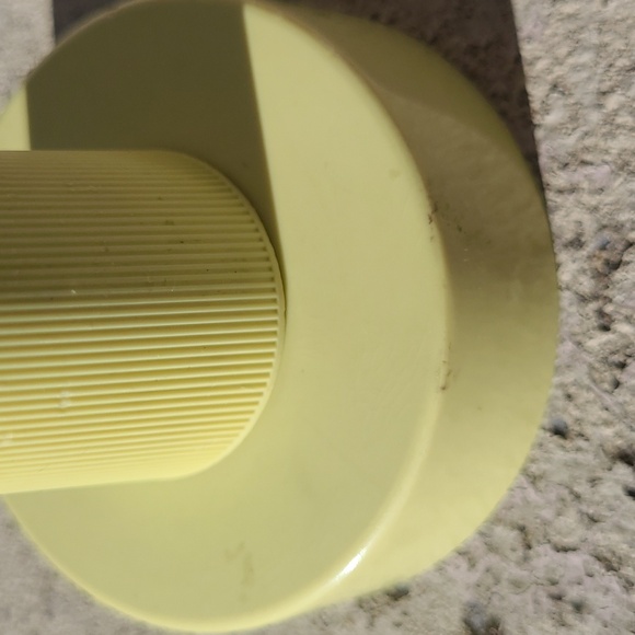 Vintage 60's glass Shaker bottle with plastic yellow bottletop - Picture 4 of 4